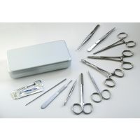 Boîte petite chirurgie en aluminium 180x90x30mm contenant 11 instruments en acier inox