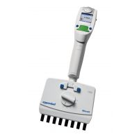 Micropipette Eppendorf Xplorer® plus Move It®, 8 canaux, distance entre embouts porte-cônes de 9-14mm, 50-1200µl vert